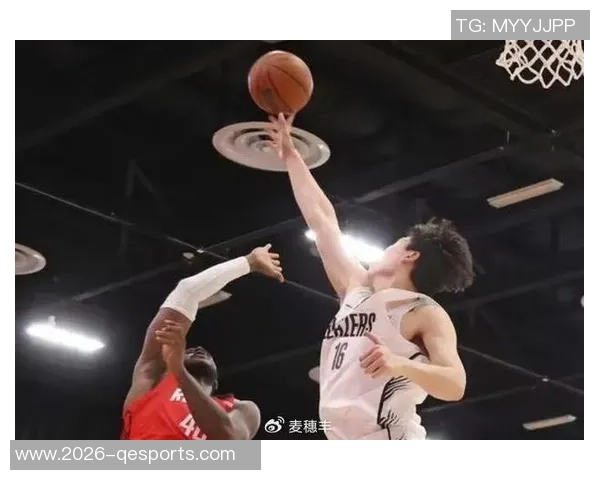 火箭队第四节三分球投篮失误频繁杨瀚森虽有卡位却难以抢到篮板