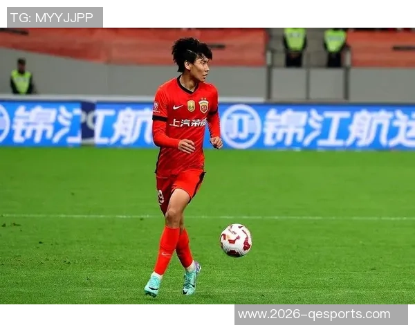 李新翔伤愈随海港队赴迪拜冬训晒照展现团队精神