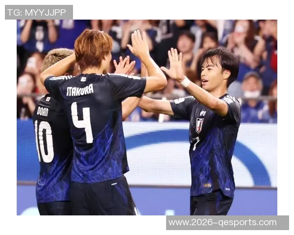 日本队3-0战胜玻利维亚球员们向执教百场的森保一献上祝福